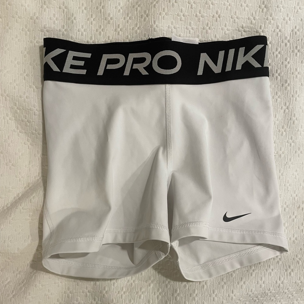 Nike Pros
XS
3 inch
White with Black Waistband
